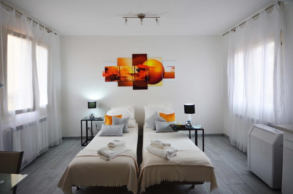 4-Tourist House Bologna-Studio - Self Check-In الغرفة الصورة