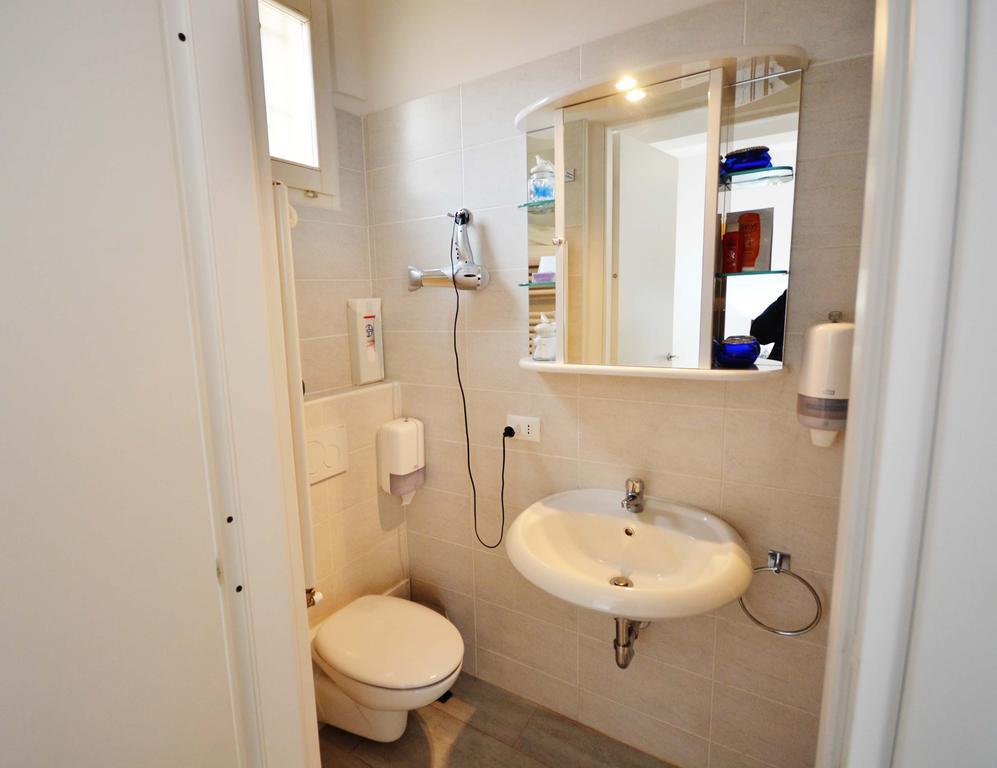 4-Tourist House Bologna-Studio - Self Check-In الغرفة الصورة