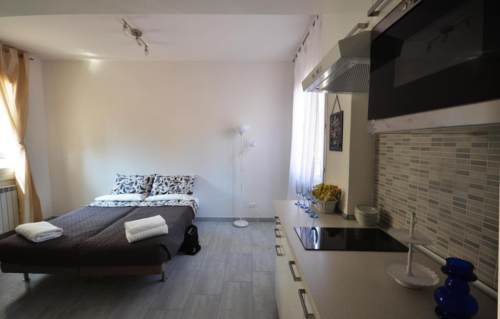 4-Tourist House Bologna-Studio - Self Check-In الغرفة الصورة